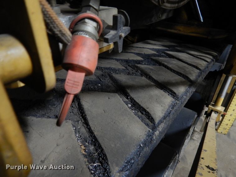 image for item EF9680 2008 Caterpillar AP-1055D  paver