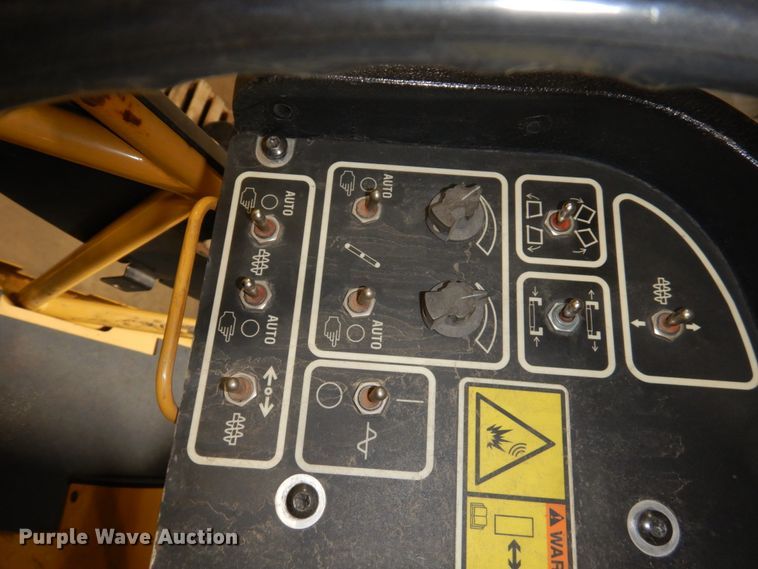 image for item EF9680 2008 Caterpillar AP-1055D  paver