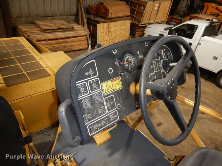 image for item EF9680 2008 Caterpillar AP-1055D  paver