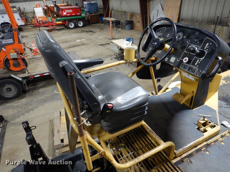 image for item EF9680 2008 Caterpillar AP-1055D  paver