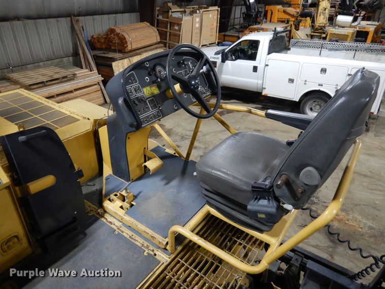 image for item EF9680 2008 Caterpillar AP-1055D  paver