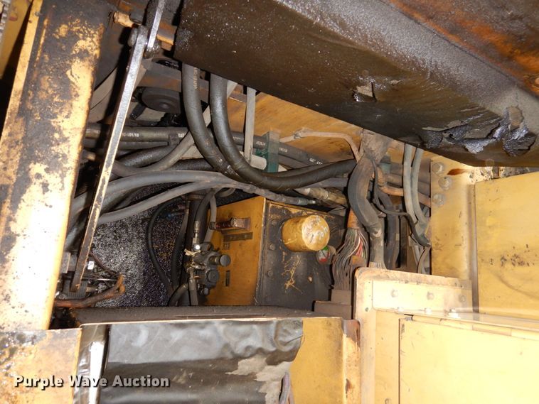 image for item EF9680 2008 Caterpillar AP-1055D  paver