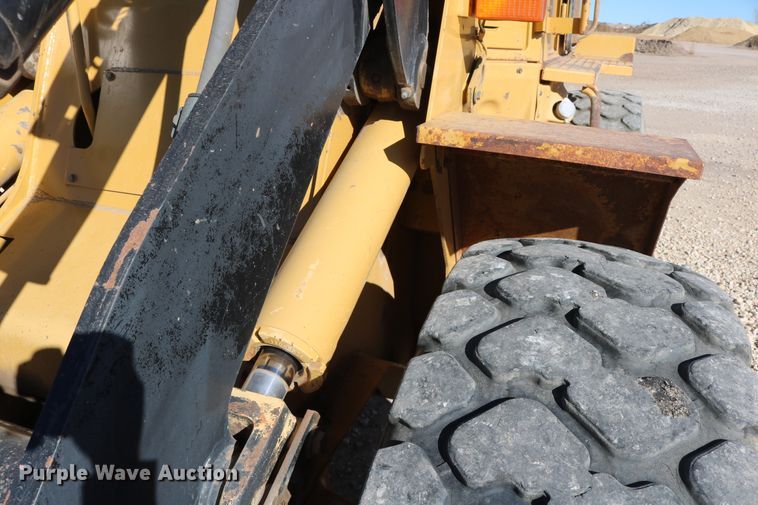 image for item EO9874 1999 Caterpillar IT24F  wheel loader