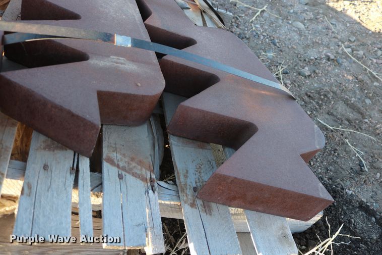 image for item EP9680 Pemberton 8041 28"W fixed position concrete pulverizer