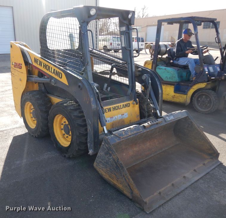 image for item EY9127 2011 New Holland L215  skid steer loader