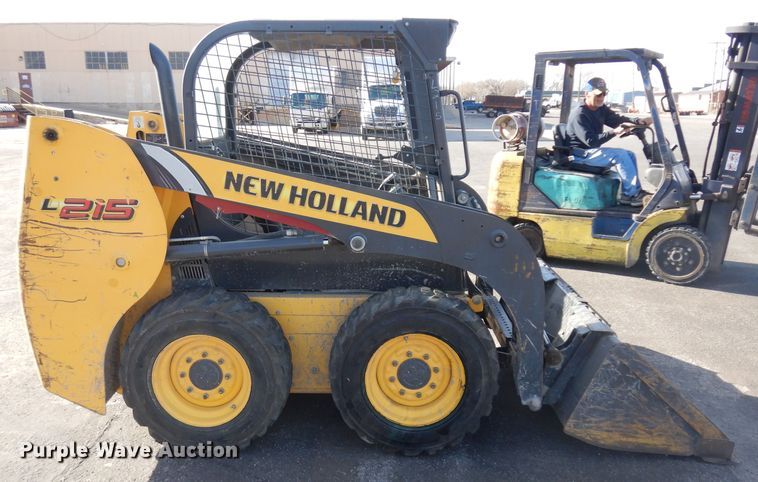 image for item EY9127 2011 New Holland L215  skid steer loader