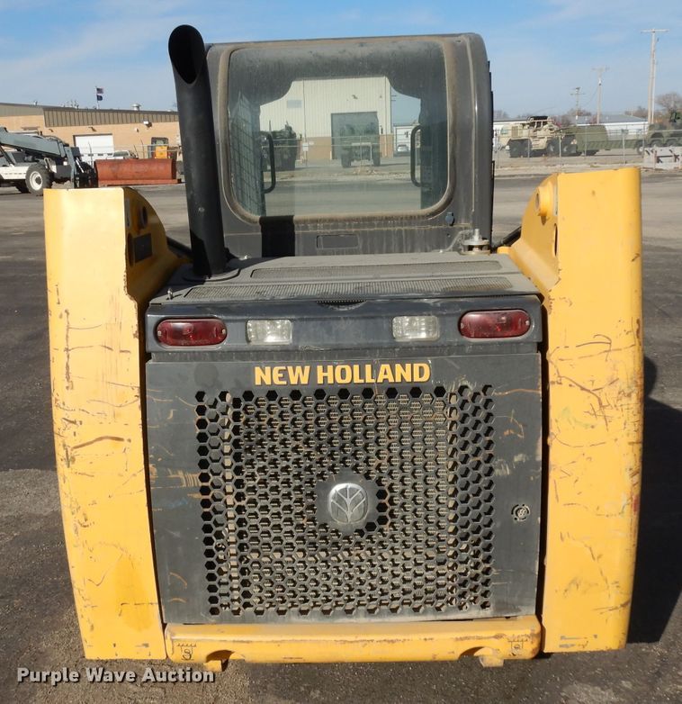 image for item EY9127 2011 New Holland L215  skid steer loader