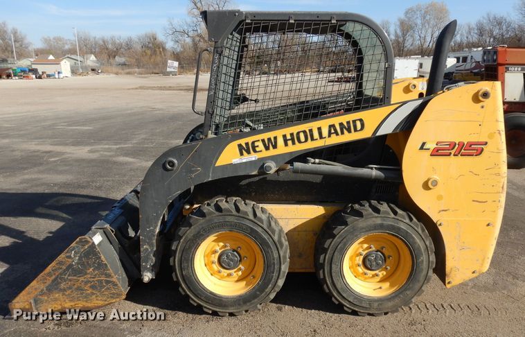 image for item EY9127 2011 New Holland L215  skid steer loader