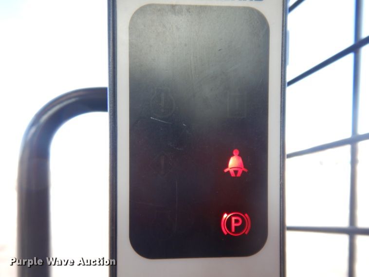 image for item EY9127 2011 New Holland L215  skid steer loader