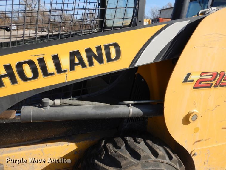 image for item EY9127 2011 New Holland L215  skid steer loader