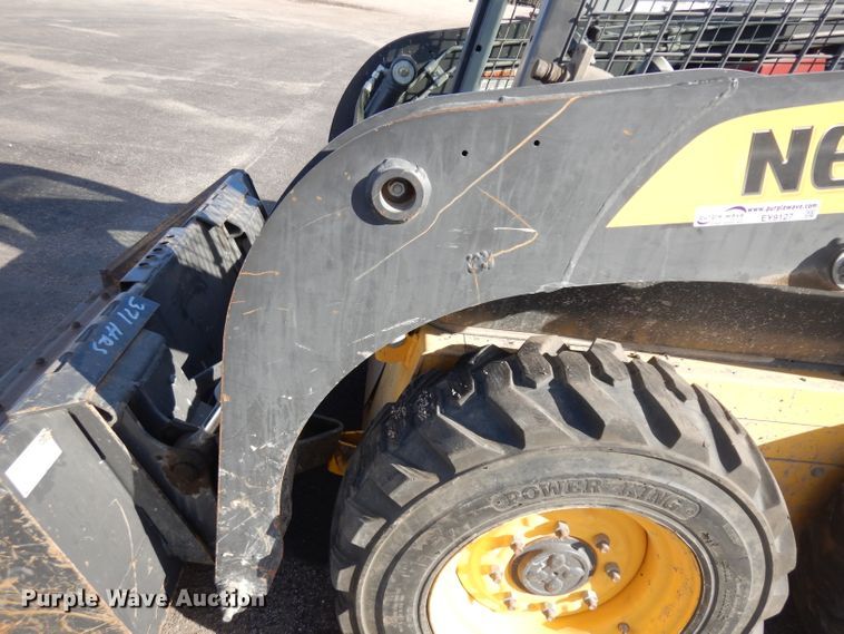 image for item EY9127 2011 New Holland L215  skid steer loader