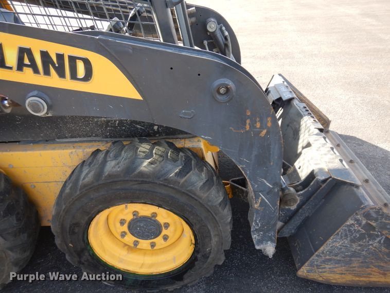 image for item EY9127 2011 New Holland L215  skid steer loader