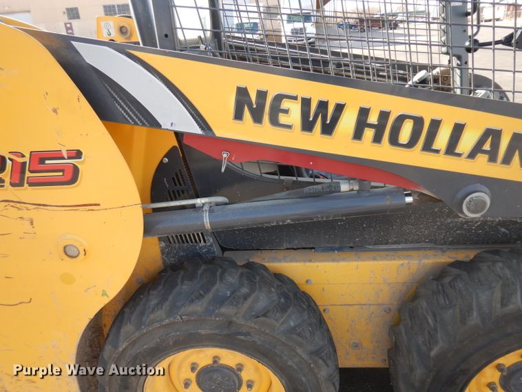 image for item EY9127 2011 New Holland L215  skid steer loader