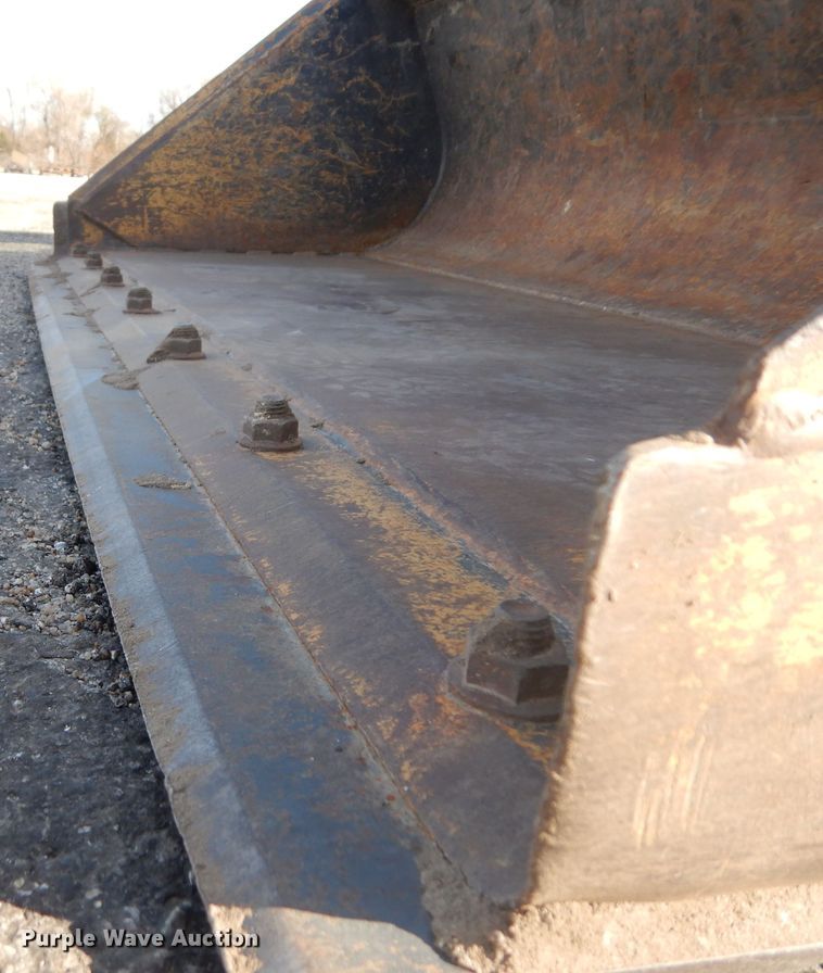 image for item EY9127 2011 New Holland L215  skid steer loader