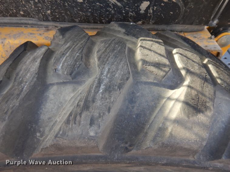 image for item EY9127 2011 New Holland L215  skid steer loader