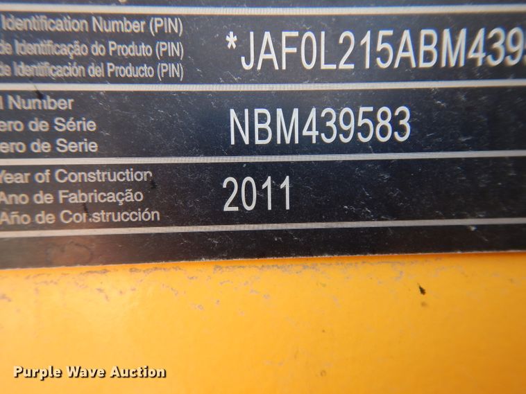 image for item EY9127 2011 New Holland L215  skid steer loader