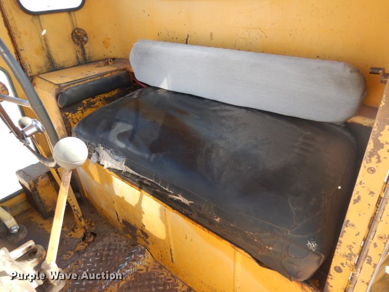 image for item EY9131 Caterpillar  rigid frame motor grader