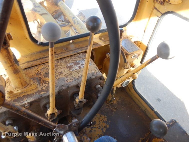 image for item EY9131 Caterpillar  rigid frame motor grader