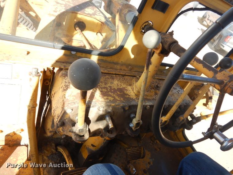 image for item EY9131 Caterpillar  rigid frame motor grader