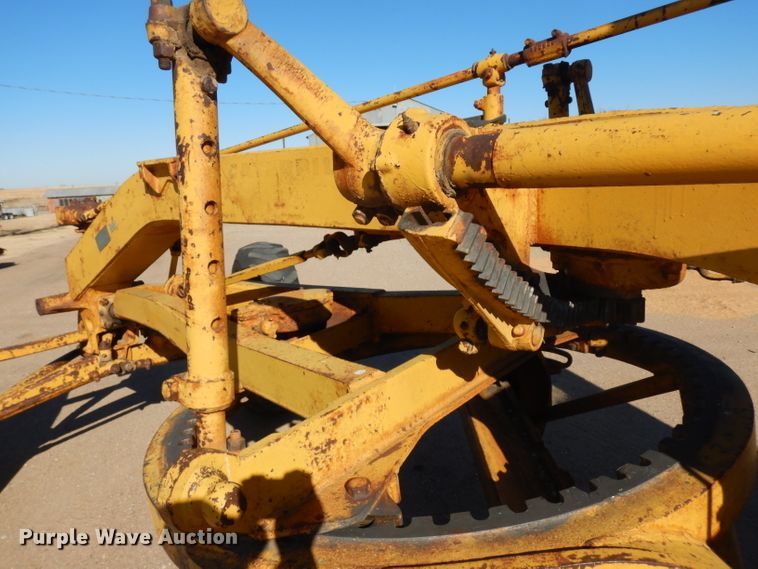 image for item EY9131 Caterpillar  rigid frame motor grader