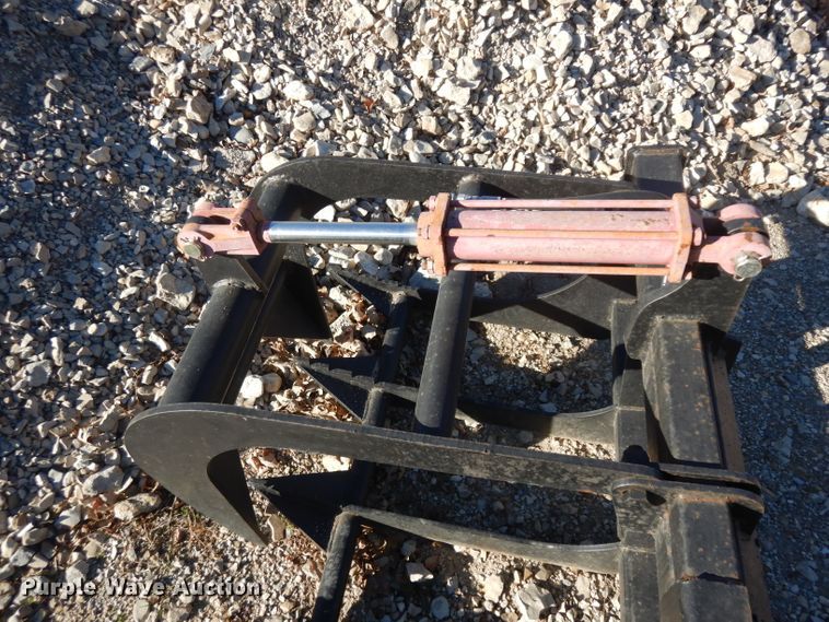 image for item EY9173 77"W skid steer grapple bucket