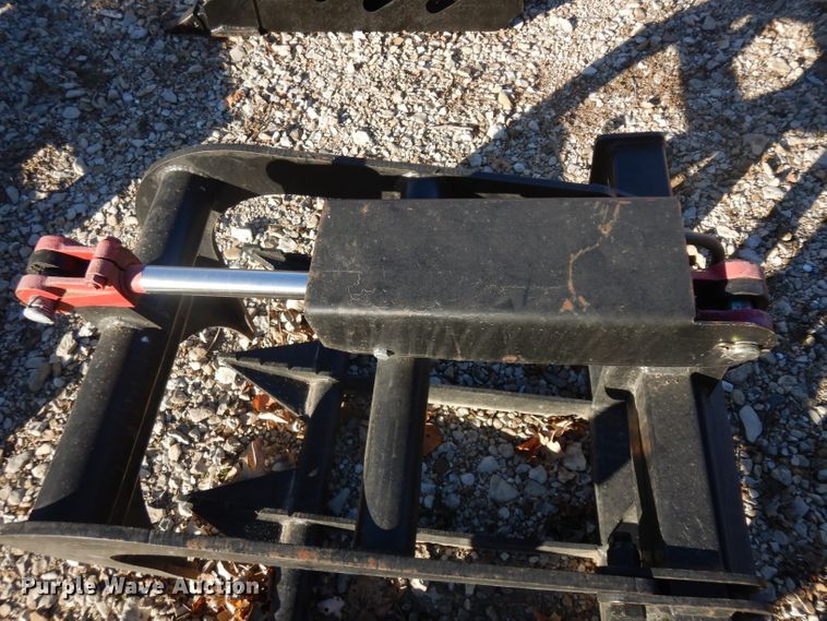 image for item EY9176 71"W skid steer grapple bucket