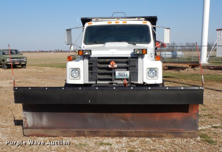 image for item FG9712 1989 International 1754  dump truck