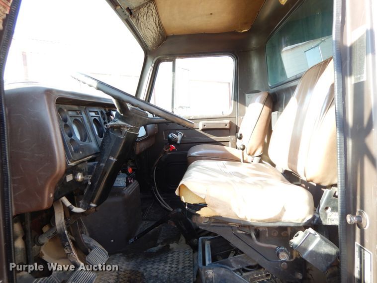 image for item FG9712 1989 International 1754  dump truck