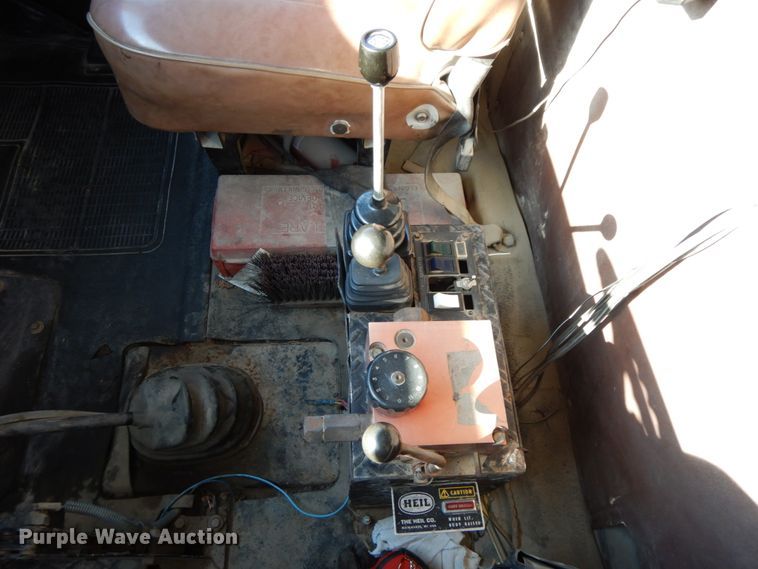 image for item FG9712 1989 International 1754  dump truck