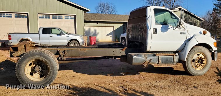 image for item FR9564 2006 Ford F650 Super Duty  truck cab and chassis