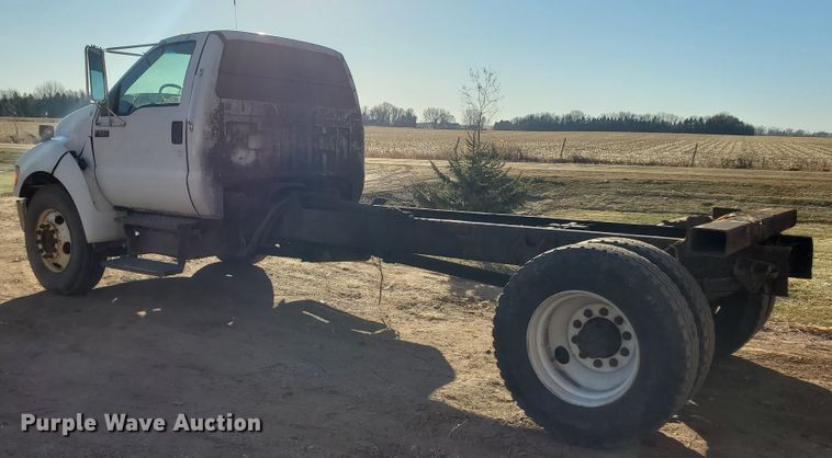 image for item FR9564 2006 Ford F650 Super Duty  truck cab and chassis