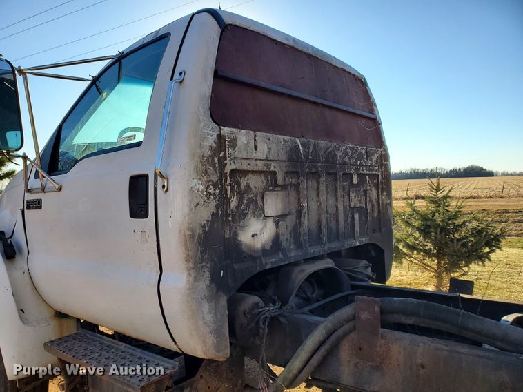 image for item FR9564 2006 Ford F650 Super Duty  truck cab and chassis
