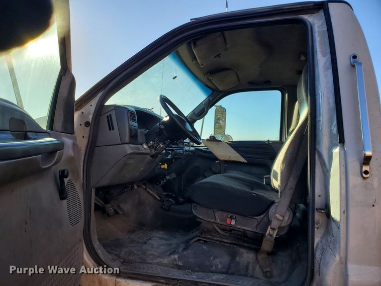 image for item FR9564 2006 Ford F650 Super Duty  truck cab and chassis