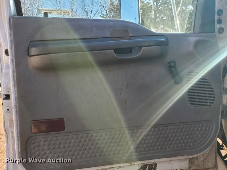 image for item FR9564 2006 Ford F650 Super Duty  truck cab and chassis