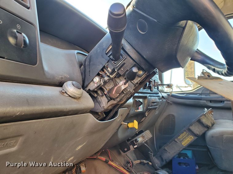 image for item FR9564 2006 Ford F650 Super Duty  truck cab and chassis