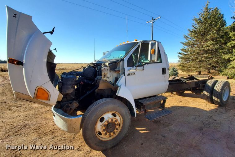 image for item FR9564 2006 Ford F650 Super Duty  truck cab and chassis