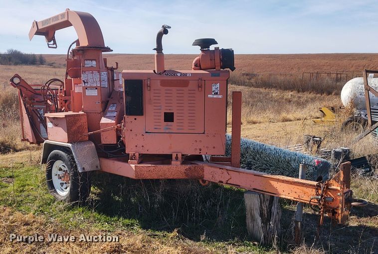 image for item FY9773 2001 Brush Bandit 200+  wood chipper