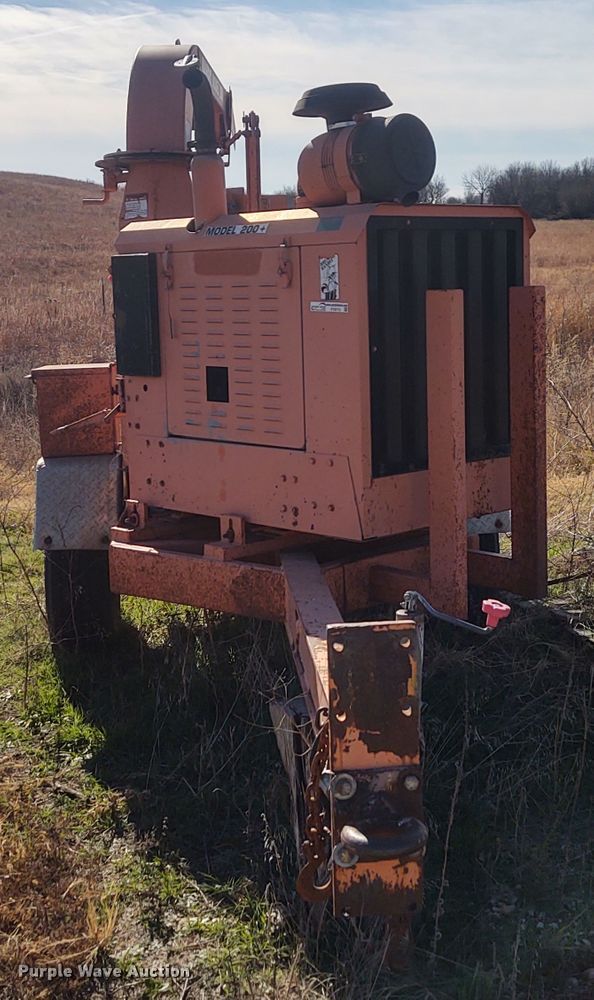 image for item FY9773 2001 Brush Bandit 200+  wood chipper