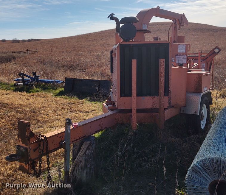 image for item FY9773 2001 Brush Bandit 200+  wood chipper
