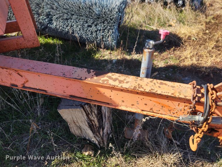 image for item FY9773 2001 Brush Bandit 200+  wood chipper