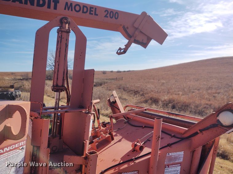 image for item FY9773 2001 Brush Bandit 200+  wood chipper