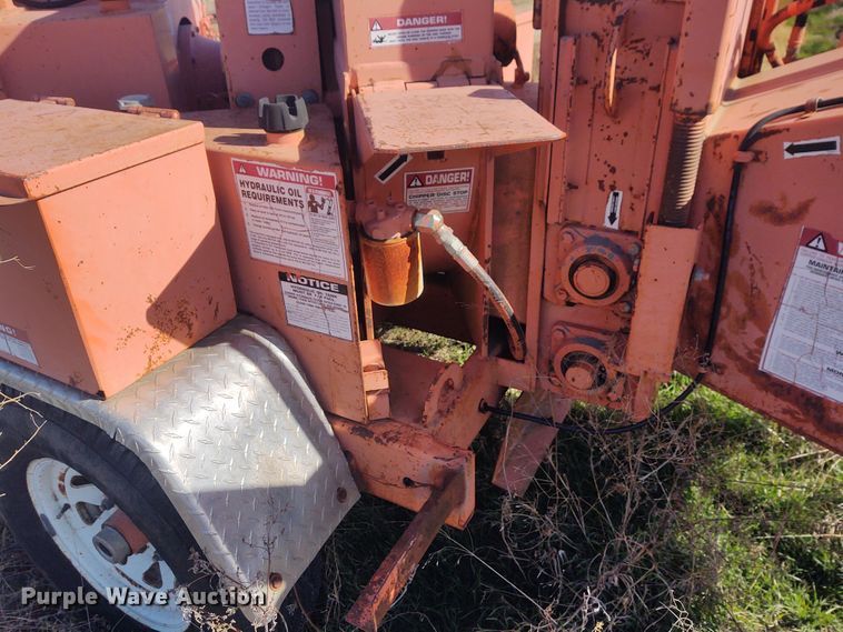 image for item FY9773 2001 Brush Bandit 200+  wood chipper