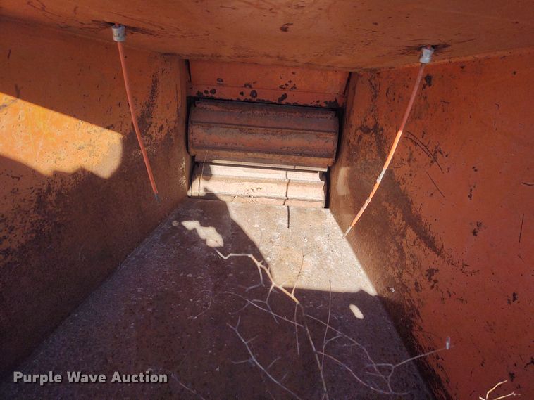 image for item FY9773 2001 Brush Bandit 200+  wood chipper