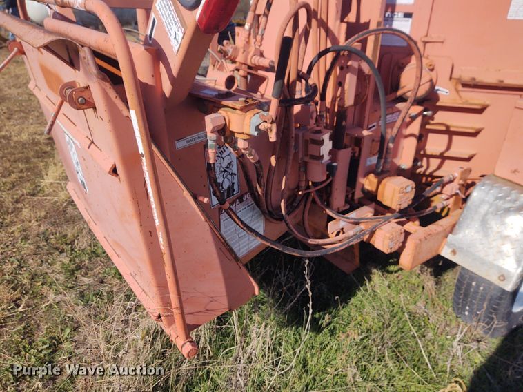 image for item FY9773 2001 Brush Bandit 200+  wood chipper