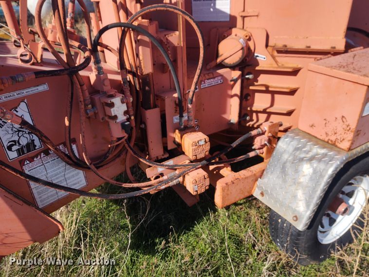 image for item FY9773 2001 Brush Bandit 200+  wood chipper