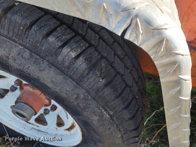 image for item FY9773 2001 Brush Bandit 200+  wood chipper