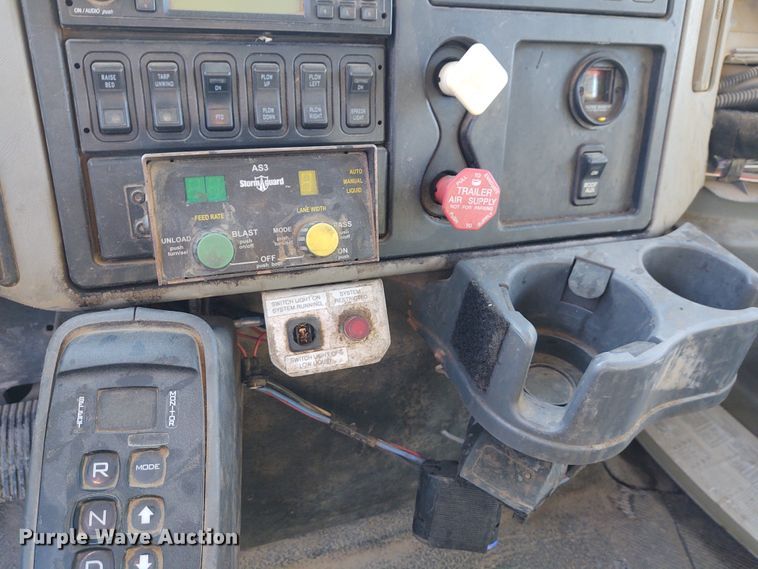 image for item FY9794 2009 International 7500  dump truck