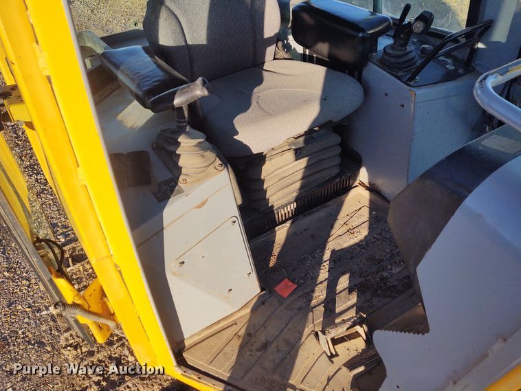 image for item FY9803 2004 John Deere 650H XLT  dozer