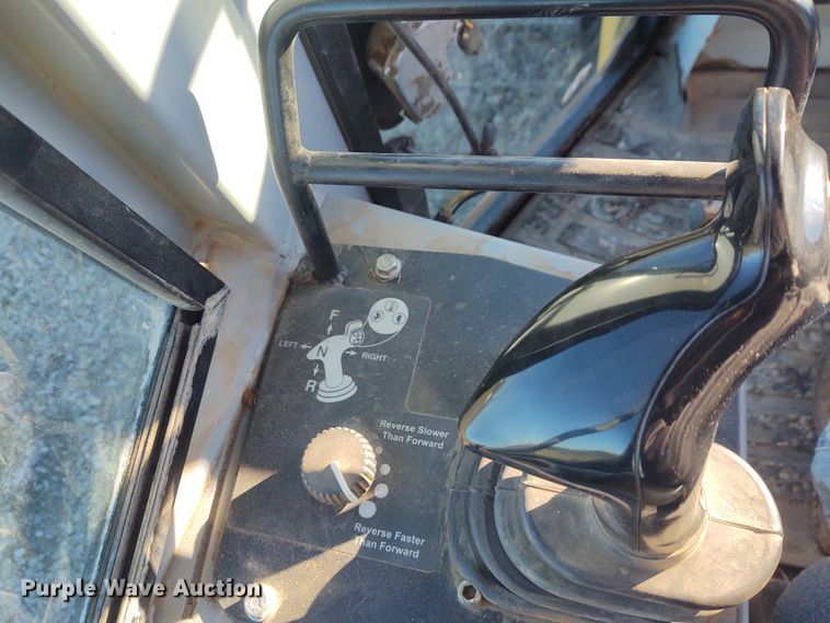 image for item FY9803 2004 John Deere 650H XLT  dozer