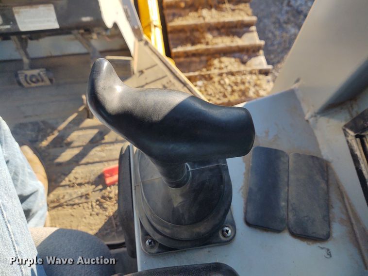 image for item FY9803 2004 John Deere 650H XLT  dozer